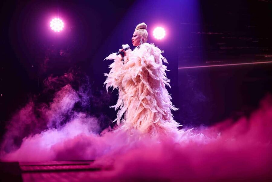 Amsterdam: "Chèri Chèri" - Biggest Drag Show in Europe Entry - Who will enjoy Chèri Chèri most