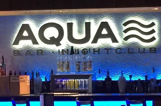 Aqua Drag Show Key West - Drinks, service, and the club setting