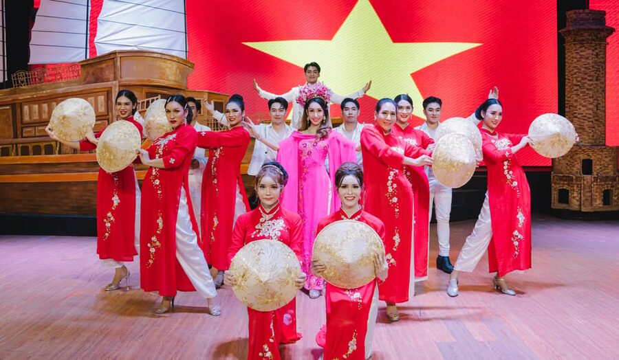 Bangkok: Golden Dome Cabaret Show Entry Ticket - The one-hour performance