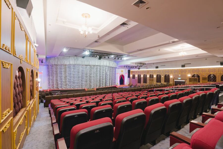 Bangkok: Skip-the-Line Golden Dome Cabaret Show Tickets - What the Golden Dome Cabaret is really like