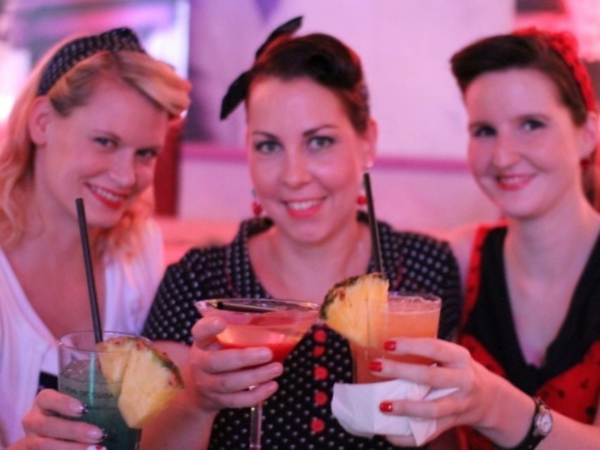 Berlin: Knutschfleck Ticket with Variety Show and Dinner - The 1950s look sets the mood