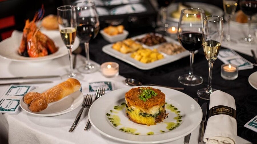 Braga: The Lingerie Restaurant Cabaret Show with Dinner - What happens during the 2.5-hour evening