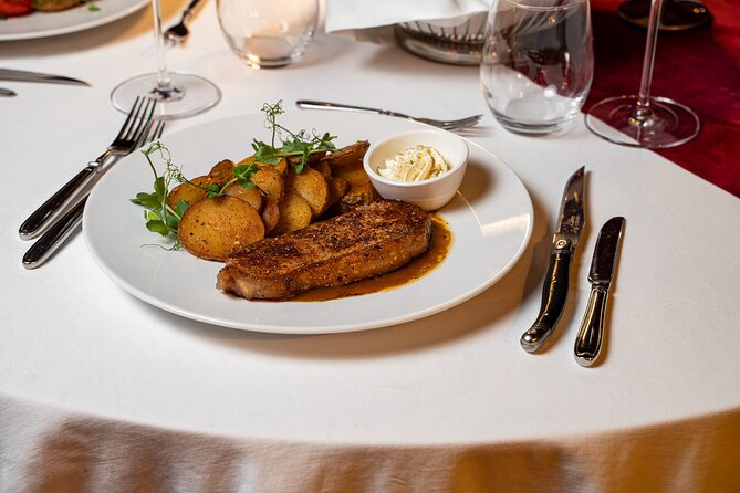 Burlesque Dinner Club The ultimate dinner club experience - Who should book this experience?