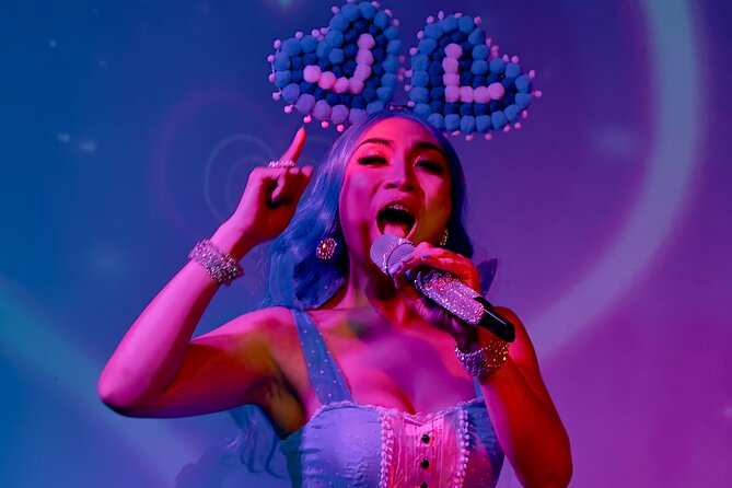 Canggu: Drag Show with Dinner - The performance style and audience energy