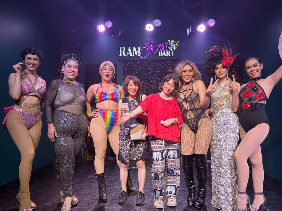 Chiang Mai: Ladyboy Cabaret Show with Dinner and Drinks - Starting with Chiang Mai street food