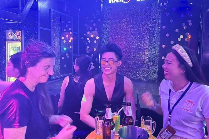 Chiang Mai: Ladyboy Cabaret – Stories, Dinner and Sparkle - Dinner at the Chiang Mai Night Bazaar