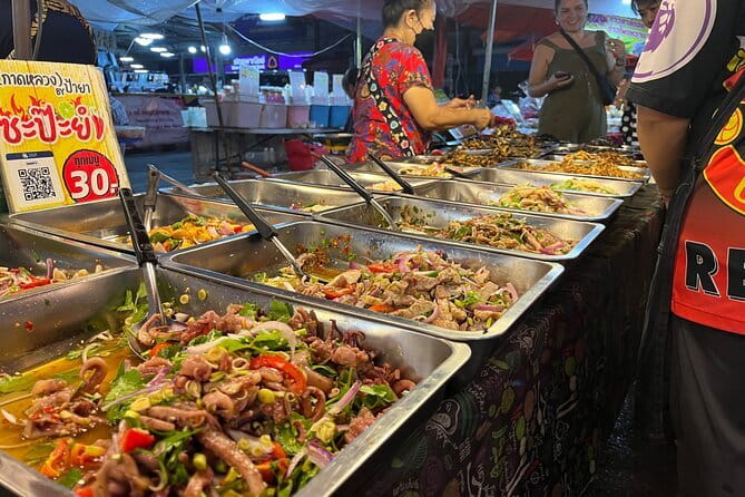 Chiang Mai: Ladyboy Cabaret – Stories, Dinner and Sparkle - Ram Show Bar and the cabaret performance