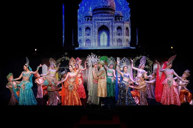 Chiang Mai: Siam Dragon Cabaret Show with Optional Transfer - The photo opportunity after the curtain call