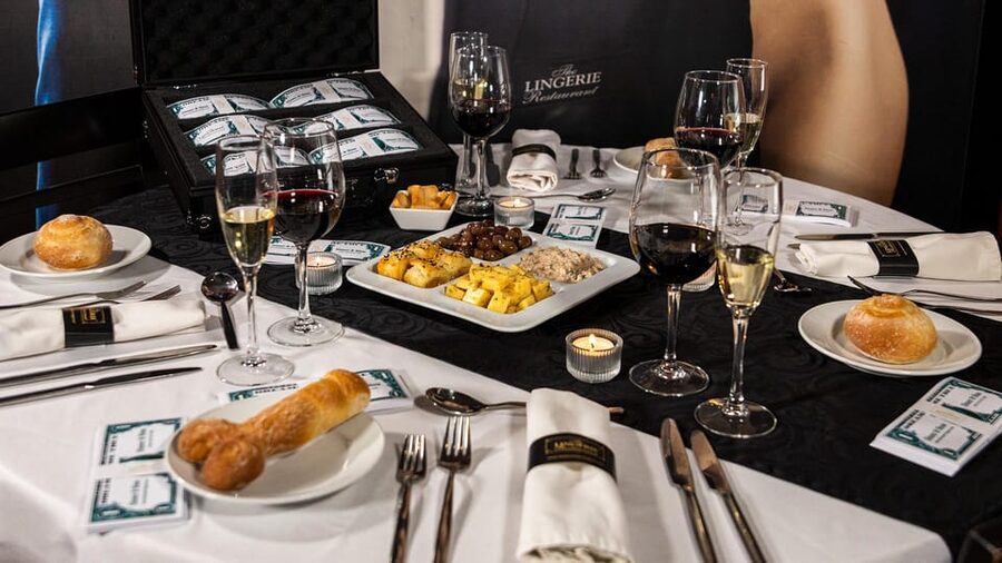 Coimbra: Erotic Cabaret Show and Dinner - A Portuguese dinner with a cabaret center stage