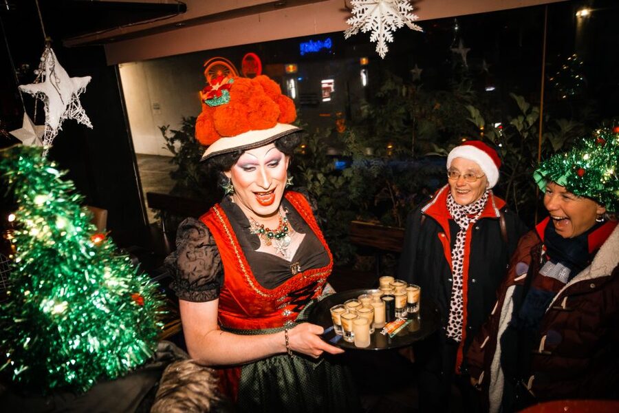 Freiburg: Christmas Drag Show Walk with Betty BBQ - Key points to know before booking