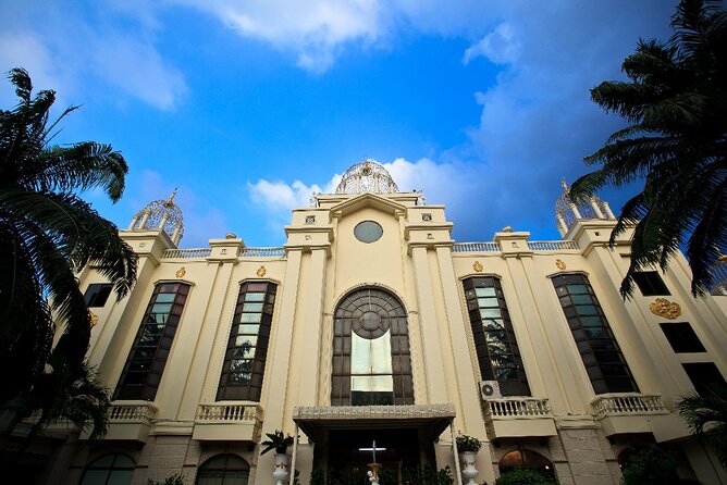 Golden Dome Cabaret: A Night of Glamour and Glitter - The costumes are the main attraction