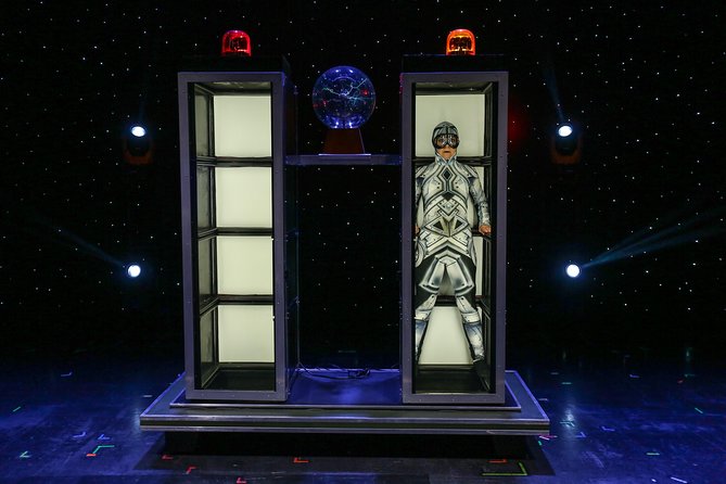 Hamners' Unbelievable Variety Show in Branson - Magic first, variety show second