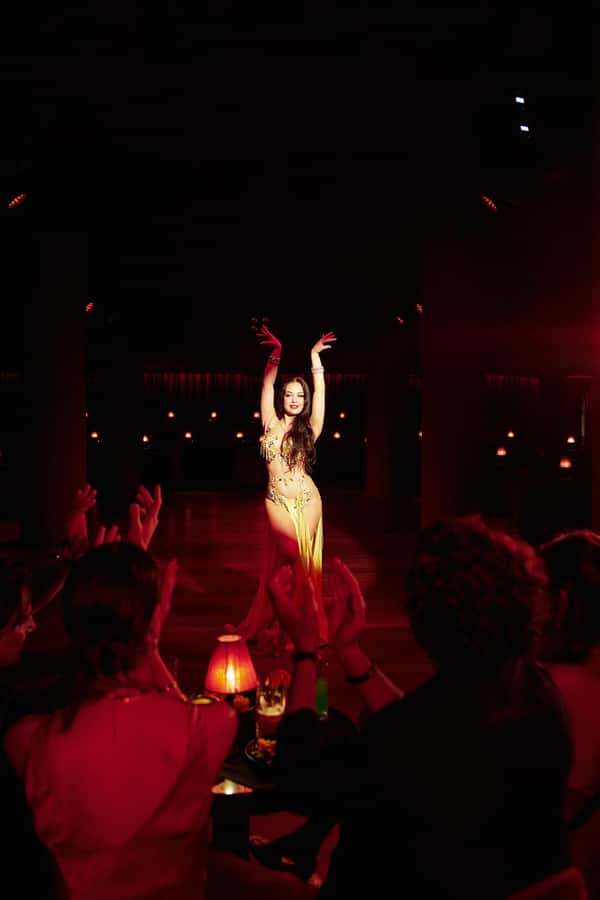 Hurghada: Naz Cabaret ticket with beverages - Drinks included, and the extra-cost trap