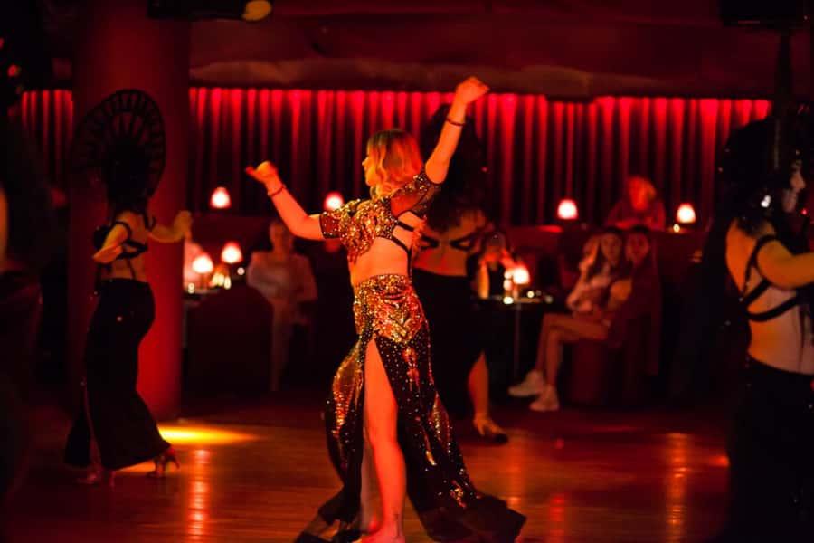 Hurghada: Naz Cabaret ticket with beverages - What the evening schedule really means