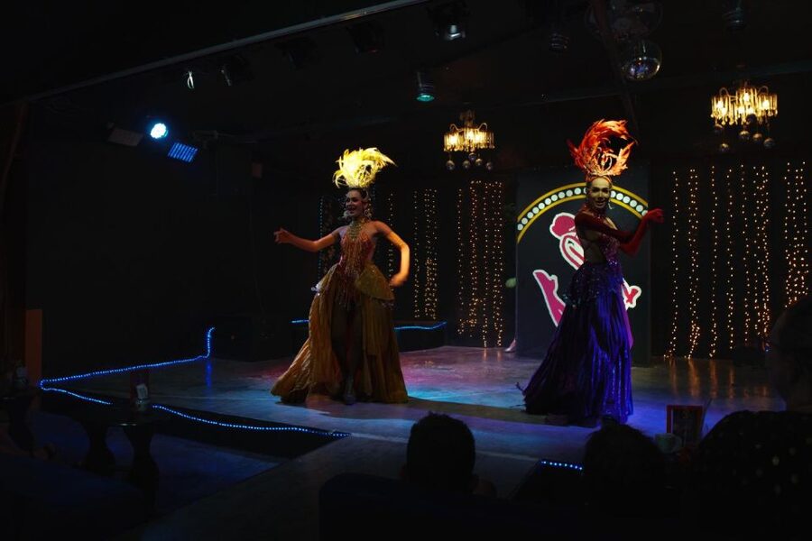 Khaolak:Finger Food Guided Tour with Cabaret Show - Thai Desserts Finish the Food Walk