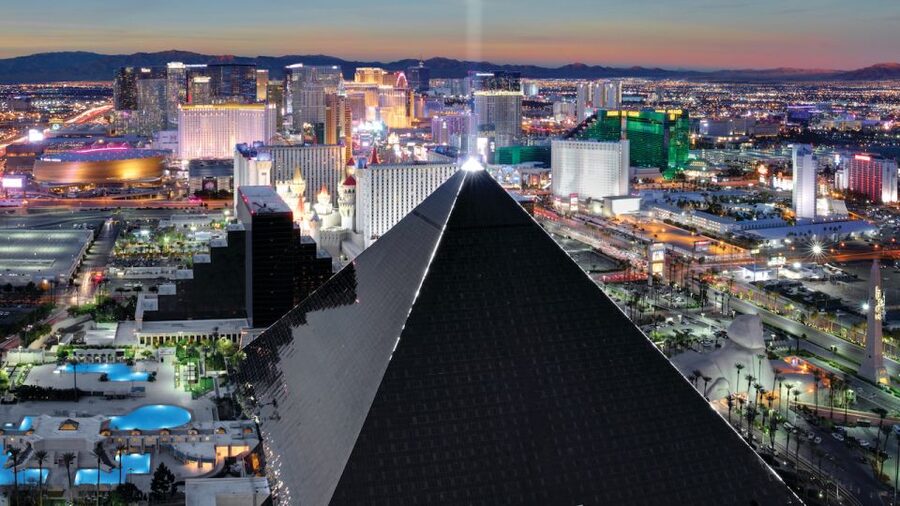 Las Vegas: Fantasy Burlesque Show at Luxor Hotel & Casino - What kind of Las Vegas show is Fantasy?