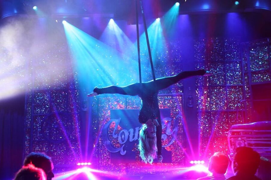Las Vegas: Tickets to X Country Show at Harrah’s Cabaret - My booking advice before you pay