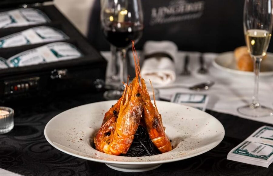 Lisbon: Erotic Cabaret Show and Dinner - A Lisbon dinner with a cabaret twist