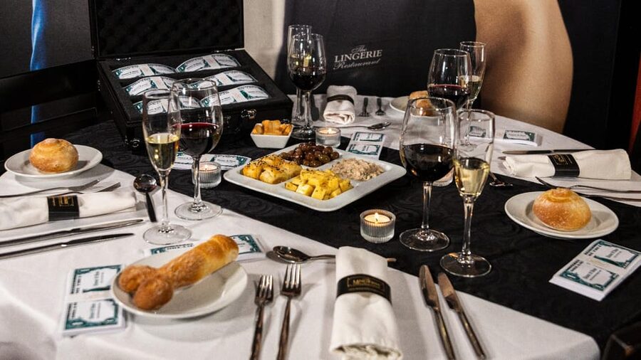 Lisbon: Erotic Cabaret Show and Dinner - Main courses and the cabaret performance