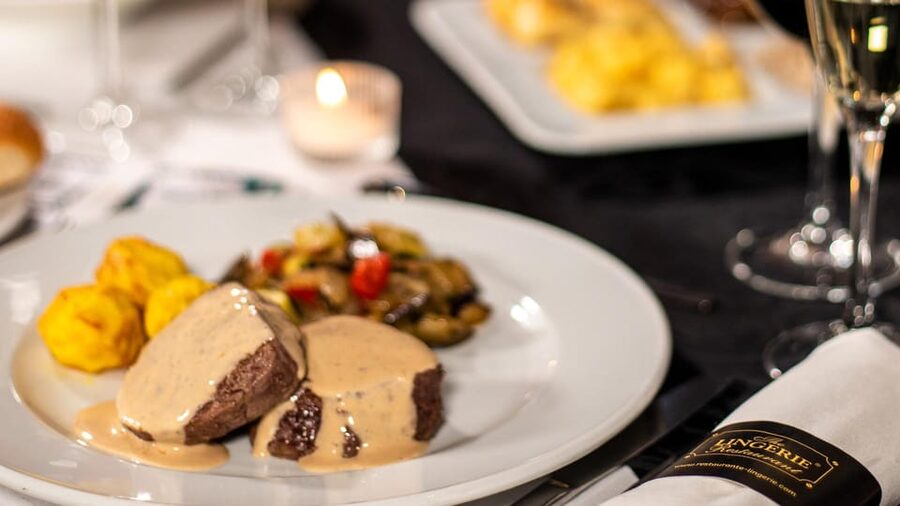 Lisbon: Erotic Cabaret Show and Dinner - Who will enjoy this Lisbon night