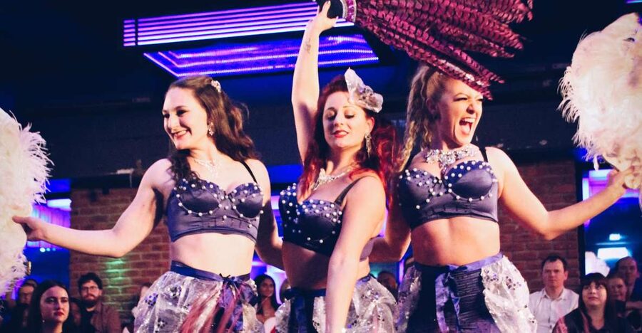 London: Burlesque Cabaret Show in the West End - A practical evening schedule from 6 pm to 8:15 pm