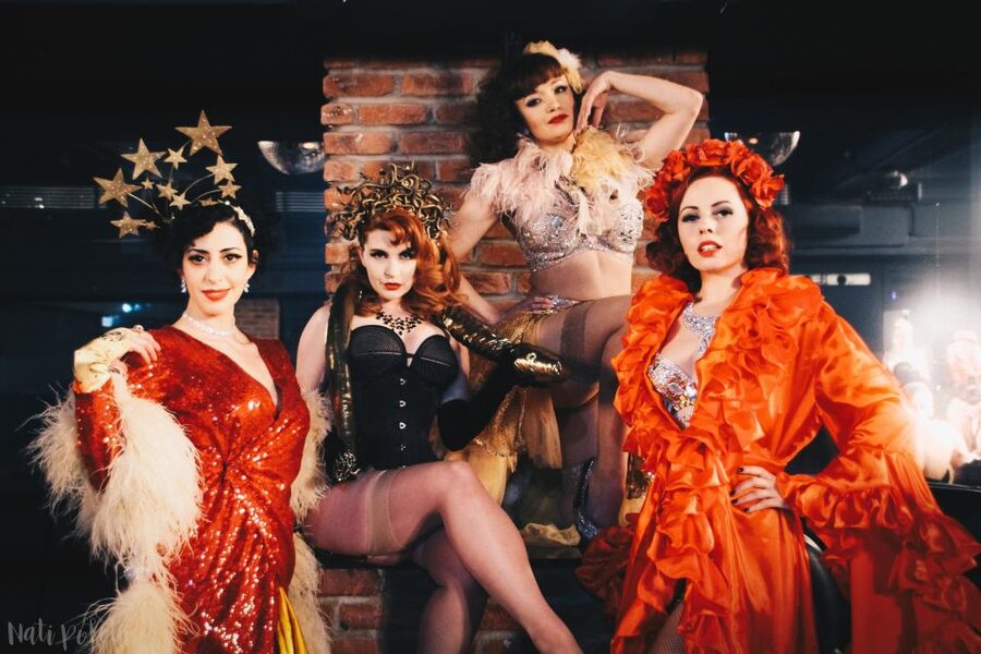 London: Burlesque Cabaret Show in the West End - Why dressing up improves the experience
