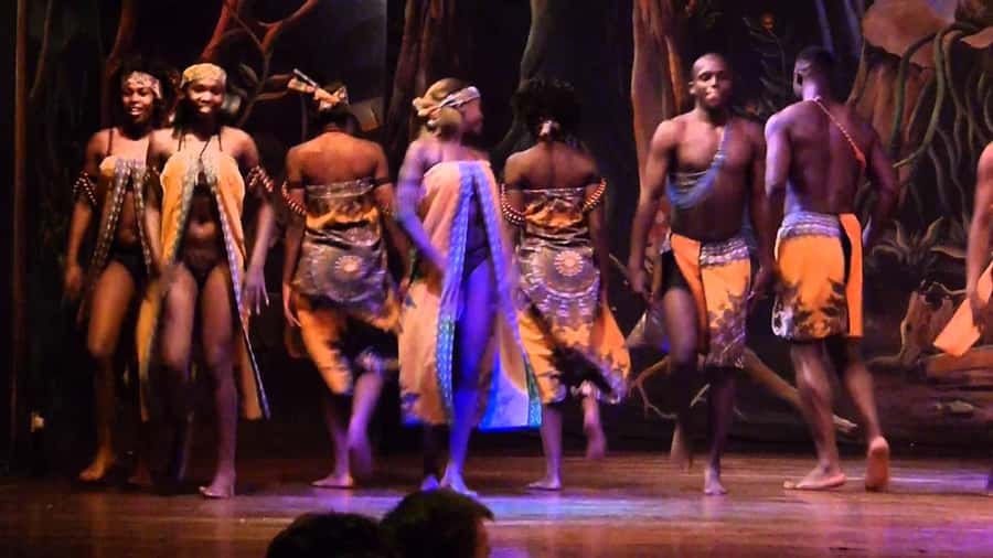 Nairobi: Cabaret Show with Dinner at Safari Park Hotel - A Nairobi evening built around nyama choma