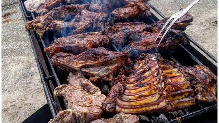 Nairobi: Cabaret Show with Dinner at Safari Park Hotel - The practical value of the hotel transfer