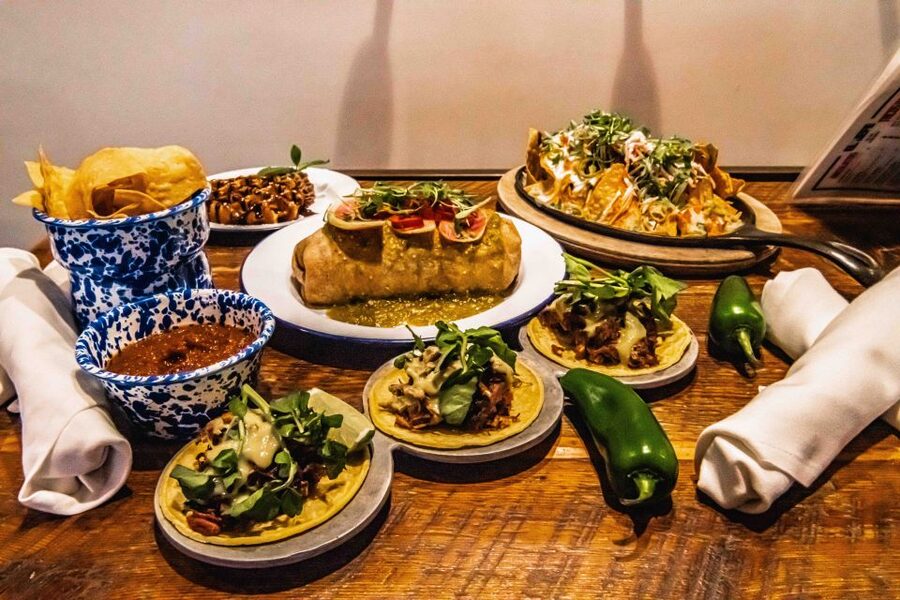 Palm Springs: Drag Show with Brunch - Who will get the most from this brunch