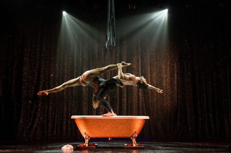 Paris: 3-Course Dinner & Show at Paradis Latin Cabaret - L’Oiseau Paradis brings modern French Cancan to the stage