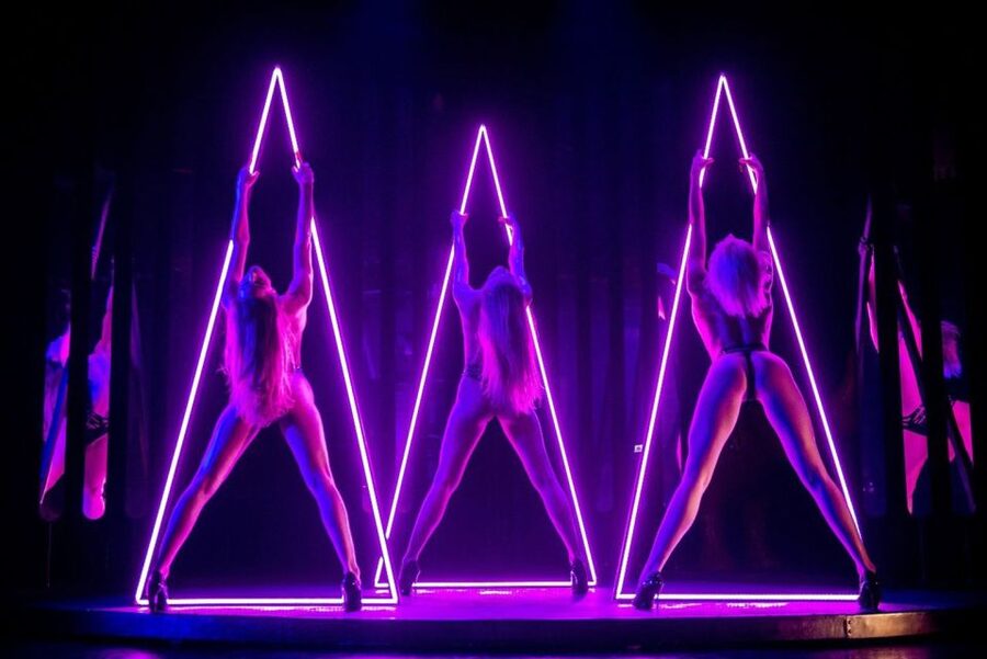 Paris: 3-Course Dinner & Show at Paradis Latin Cabaret - Dinner with a built-in cabaret warm-up