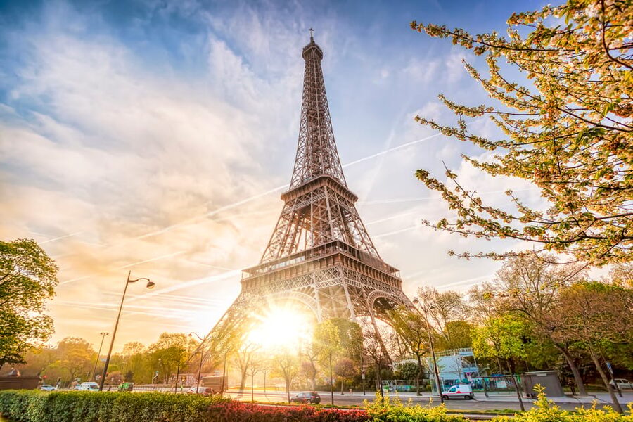 Paris: Eiffel Tower, Dinner Cruise and Moulin Rouge Show - Transfers, coaches, and the late return