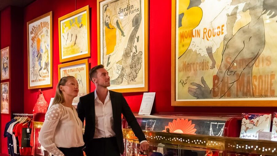 Paris: Evening Sightseeing Tour and Moulin Rouge Show - Clothing, comfort, and practical preparation