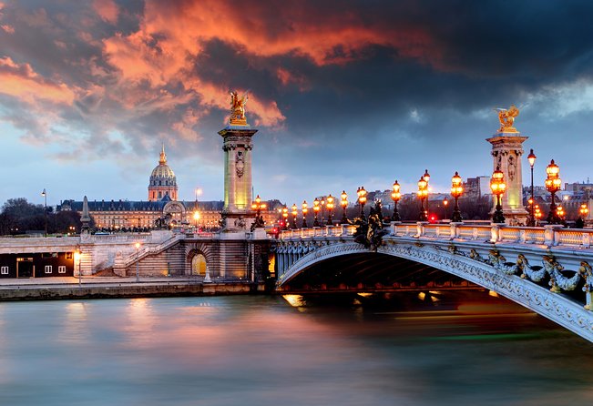 Paris Illuminations Tour with Moulin Rouge Show and Cruise Option - Champagne, shared tables, and seating