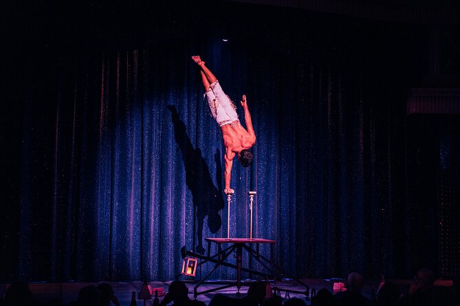 Paris La Nouvelle Eve Cabaret Show in Montmartre - The tone: classic cabaret with adult humor