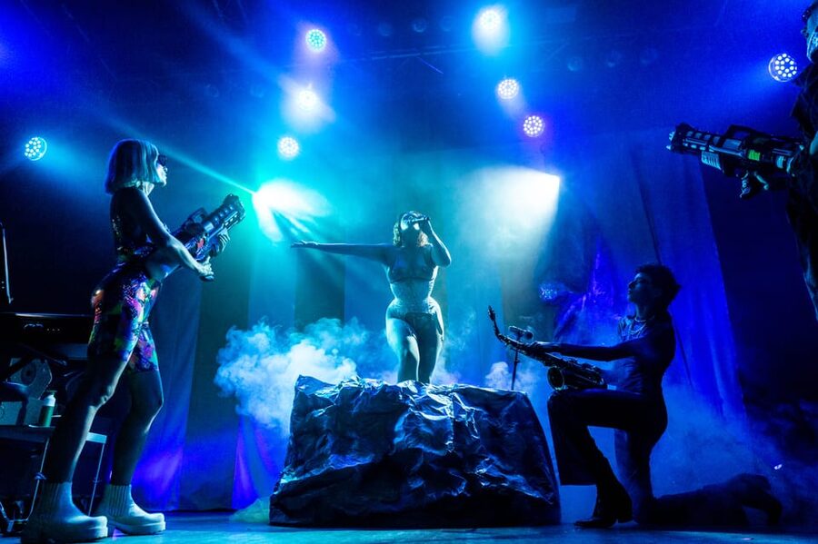 Paris: Madame Arthur Cabaret Show Ticket - Practical timing tips for your night