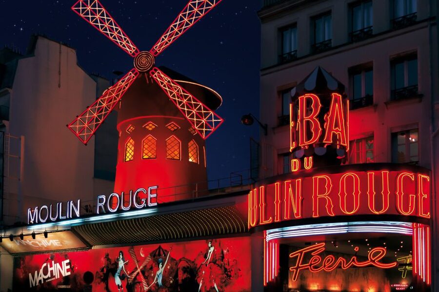 Paris: Moulin Rouge Cabaret Show Ticket with Champagne - Is Féerie suitable for children?