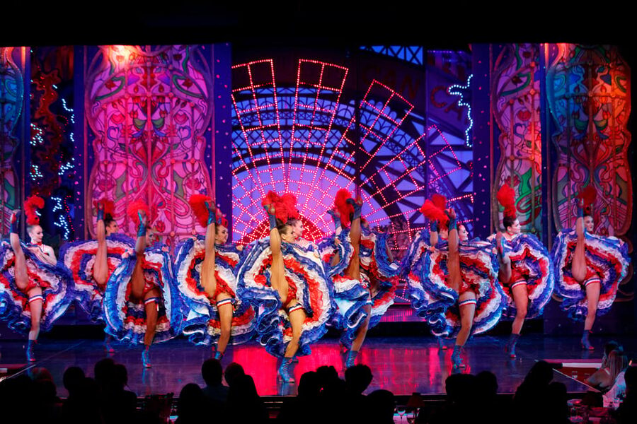 Paris: Moulin Rouge Dinner Show, Champagne, and Transport - Meeting outside the Moulin Rouge