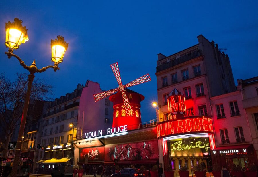 Paris: Moulin Rouge Show with Champagne and Drop-Off Service - Inside the Féerie revue