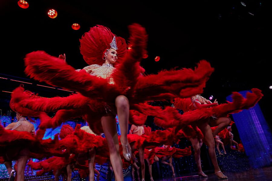 Paris: Moulin Rouge Show with Champagne and Drop-Off Service - Collecting your ticket and getting inside