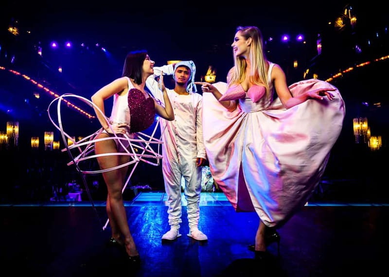 Paris: "My First Cabaret" Family Show at Paradis Latin - The performers and the family touch