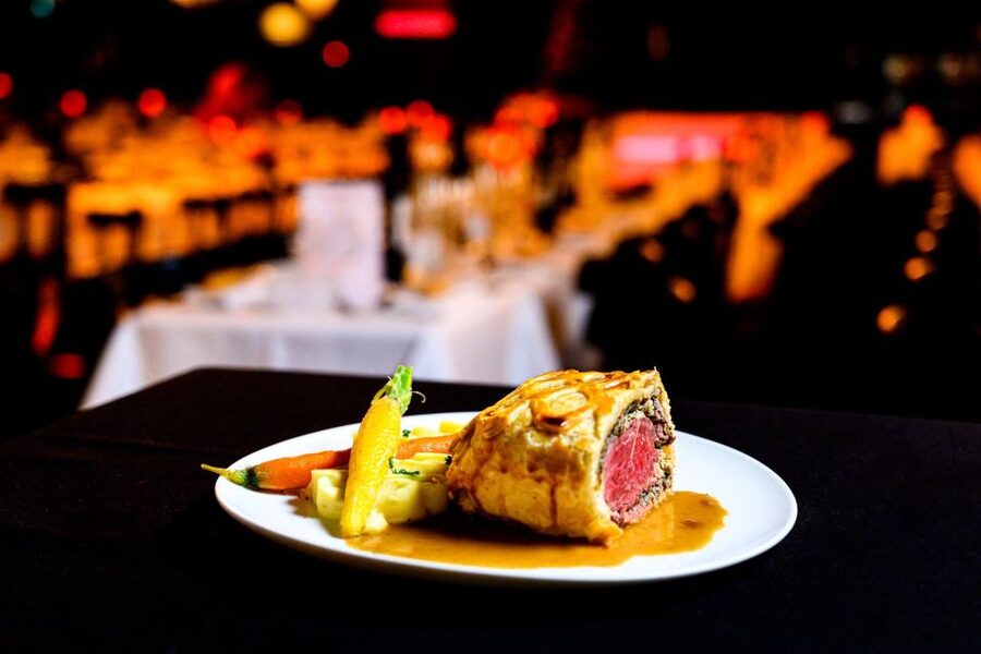 Paris: VIP Dinner and Cabaret Show at Paradis Latin - Is $330 a fair price?