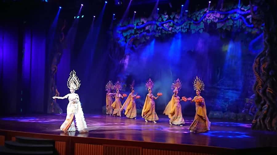 Pattaya: Alcazar Cabaret Show VIP Seat with Private Transfer - The one-hour pickup and arrival