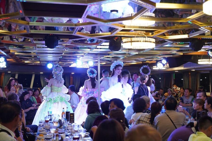 Pattaya: All Star Dinner Cruise, Cabaret Show & Beer Buffet - Crowding, timing, and what can go wrong