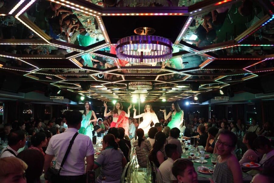 Pattaya: All Star Dinner Cruise, Cabaret Show & Beer Buffet - How the 90-minute schedule unfolds
