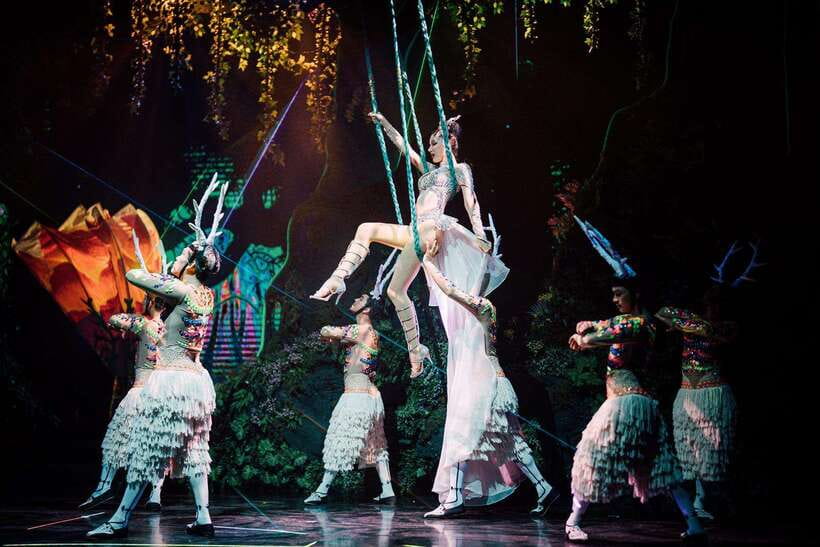 Phuket: Simon Cabaret Show Admission Ticket With Transport - The one-hour performance: color, dance, and changing styles