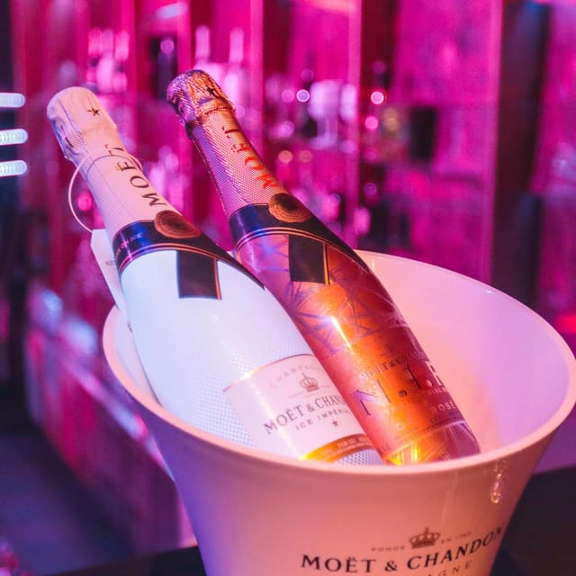 Porto: Cabaret & Pole Shows, with a Welcome Drink! - Choosing the VIP Area