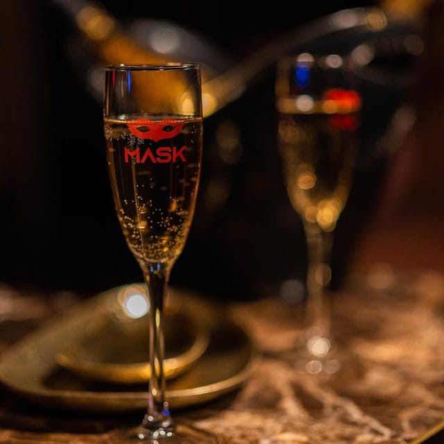 Porto: Cabaret & Pole Shows, with a Welcome Drink! - Access, Rules, and Practical Planning