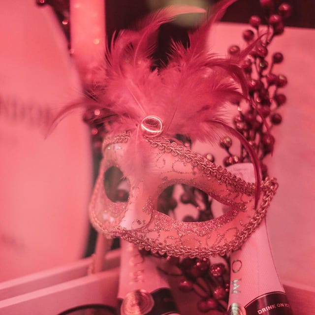 Porto: Cabaret & Pole Shows, with a Welcome Drink! - The Show: Cabaret, Pole Acts, and Stage Energy