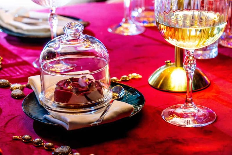 Prague: Cabaret Show at Medusa - Nightlife Prague - Dinner and drinks: plan them separately